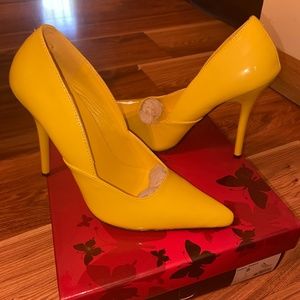 Brand New Yellow Patent Leather Pumps